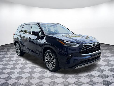 Used 2022 Toyota Highlander Platinum FWD image 7