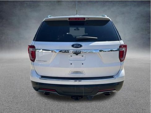 Used 2018 Ford Explorer Limited w/ Equipment Group 301A FWD image 8
