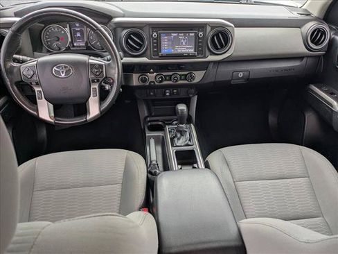 Used 2018 Toyota Tacoma SR5 AWD/4WD image 16
