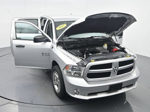 Used 2017 RAM 1500 Express AWD/4WD image 38