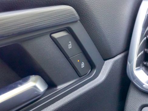 New 2025 GMC Acadia Elevation image 24