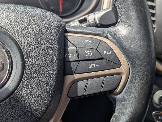 Used 2017 Jeep Cherokee Limited FWD image 18