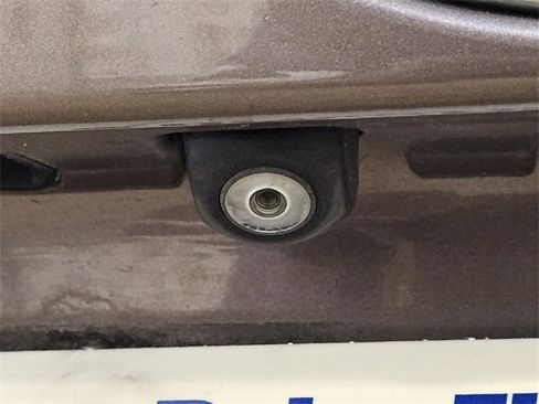 Used 2017 Toyota Highlander Limited image 12