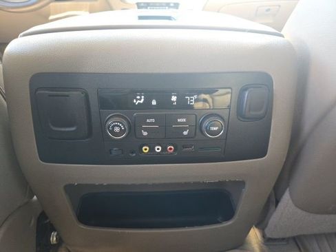Used 2016 GMC Yukon XL SLT w/ Open Road Package AWD/4WD image 32