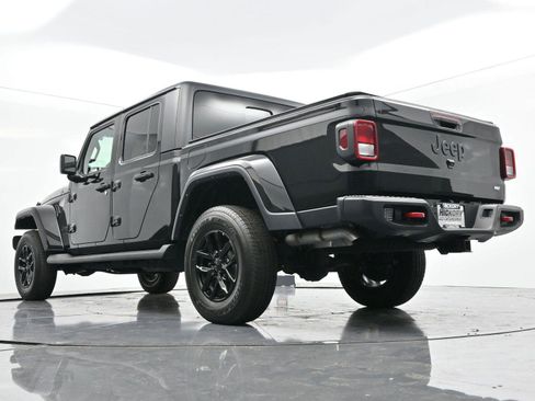 Used 2023 Jeep Gladiator Sport image 44