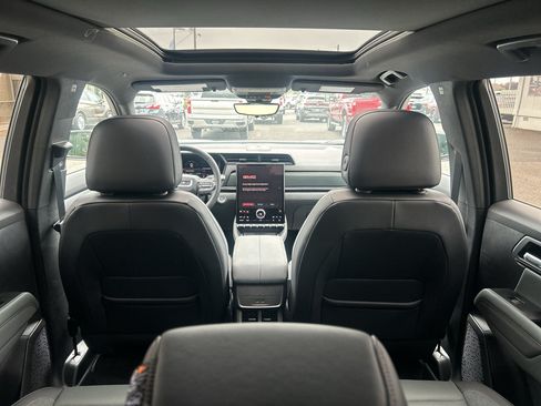 New 2027 GMC Terrain AT4 w/ Technology Package II AWD/4WD image 11