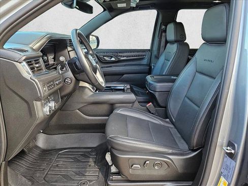 Used 2023 GMC Yukon Denali w/ LPO, Floor Liner Package image 18