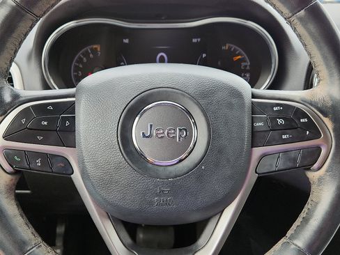 Used 2019 Jeep Grand Cherokee Altitude image 19