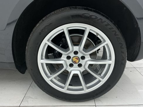 Used 2018 Porsche Macan AWD/4WD image 48
