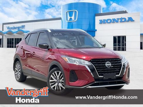 Used 2023 Nissan Kicks SV FWD image 1