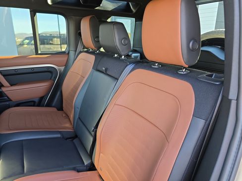 Certified 2025 Land Rover Defender 110 image 15