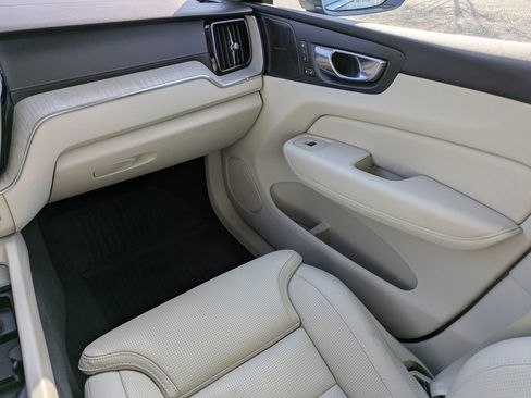 Certified 2023 Volvo XC60 T8 Ultimate w/ Climate Package image 16