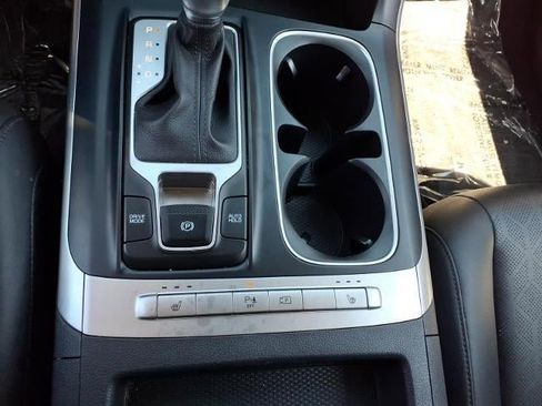 Used 2024 Kia Carnival LX FWD image 14