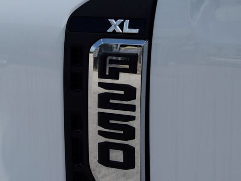 Used 2024 Ford F250 XL w/ FX4 Off-Road Package AWD/4WD image 19