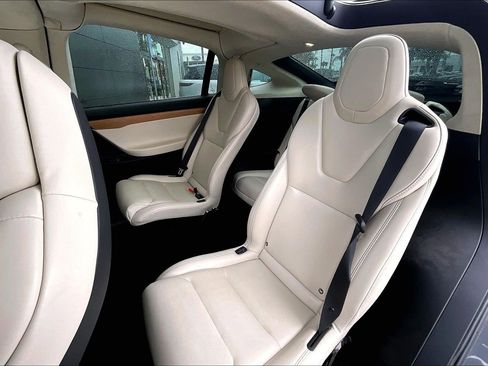 Used 2018 Tesla Model X 75D image 26