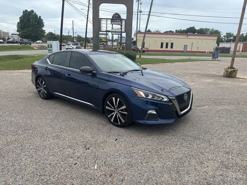 Used 2020 Nissan Altima 2.5 SR w/ Premium Package FWD image 17