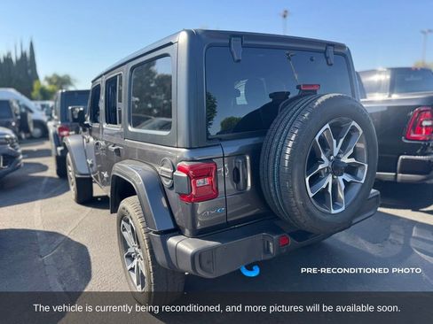 Used 2024 Jeep Wrangler Unlimited w/ Convenience Group AWD/4WD image 3