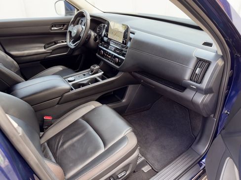 Used 2025 Nissan Pathfinder SL AWD/4WD image 30