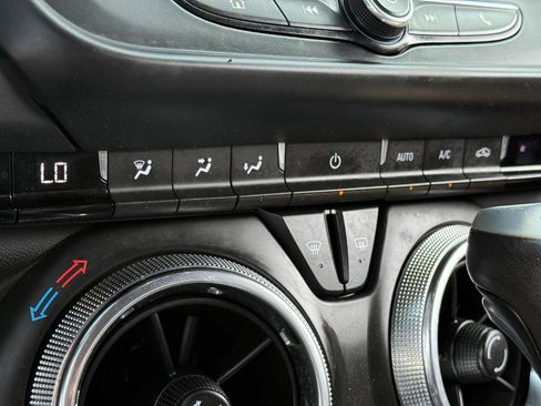 Used 2020 Chevrolet Camaro LT image 15