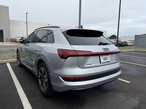 Used 2022 Audi e-tron Premium w/ Convenience Plus Package image 3