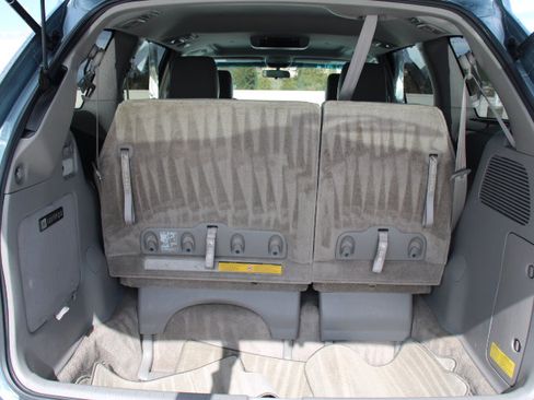 Used 2009 Toyota Sienna XLE image 15