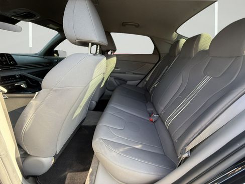 Used 2022 Hyundai Elantra SEL w/ Convenience Package image 8