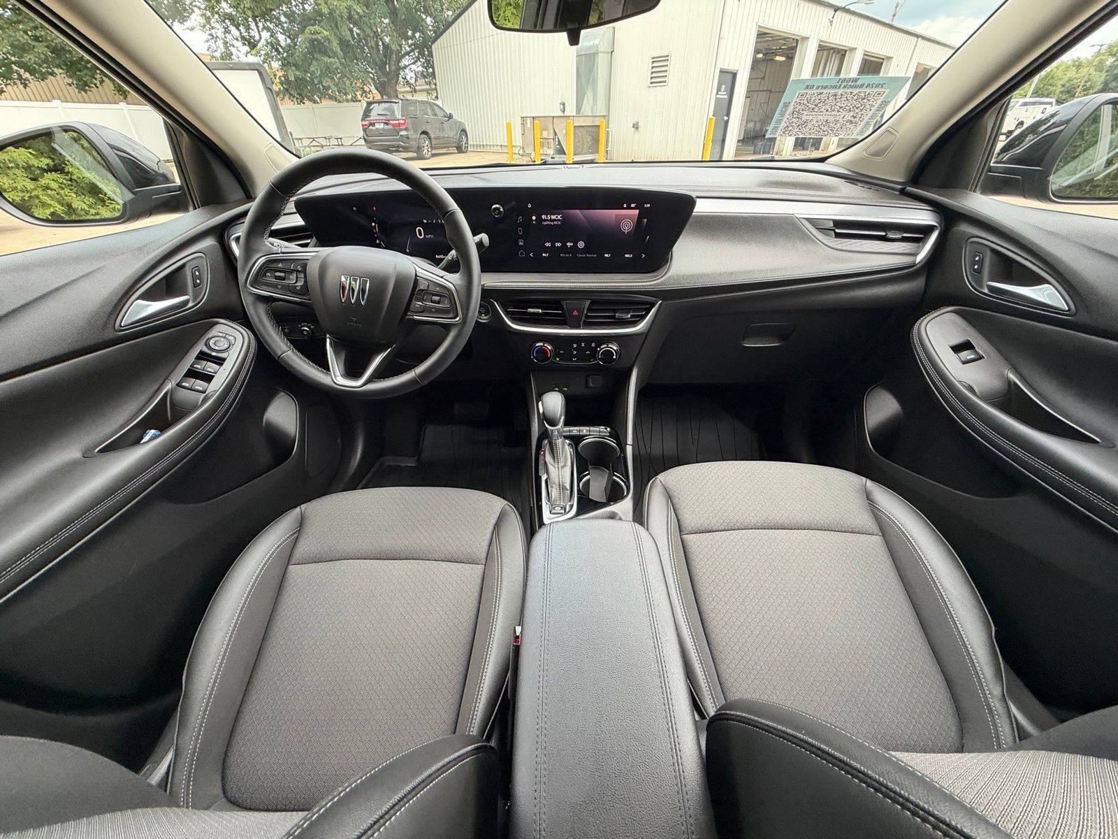 Used 2024 Buick Encore GX Preferred w/ Comfort Package FWD image 20