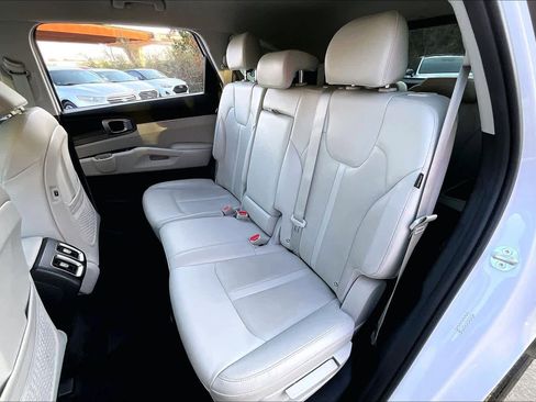 Certified 2025 Kia Sorento S image 18