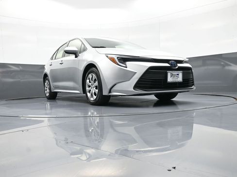 Certified 2024 Toyota Corolla LE AWD/4WD image 26