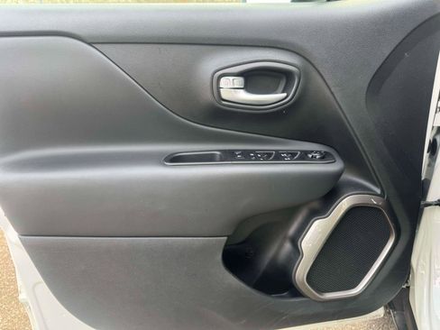 Used 2023 Jeep Renegade Latitude image 14