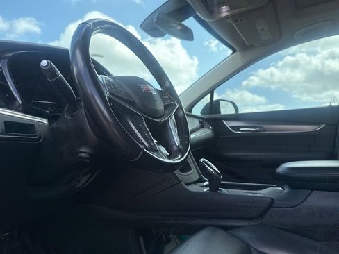 Used 2019 Cadillac XT5 Premium Luxury w/ Advanced Security Package image 38