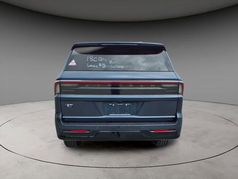 New 2025 Lincoln Navigator Reserve w/ Jet Appearance Package image 8