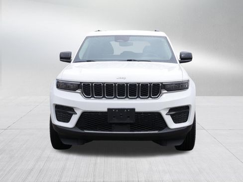 Used 2023 Jeep Grand Cherokee Laredo AWD/4WD image 2