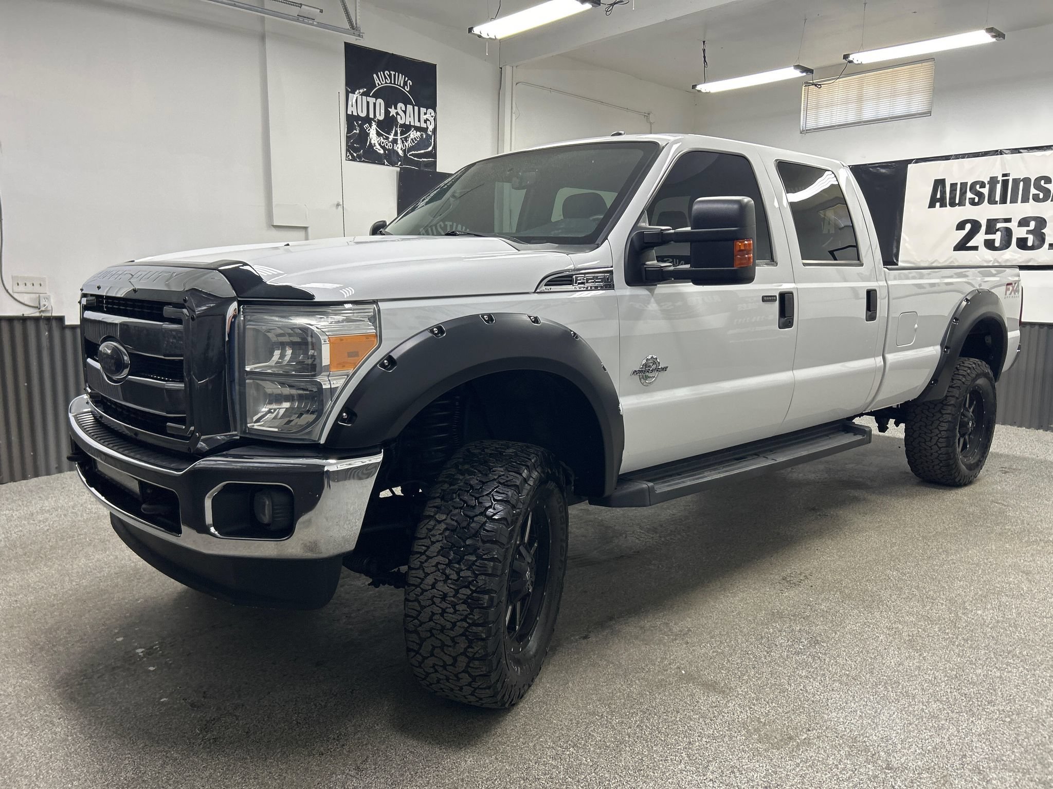 Used 2016 Ford F250 XLT w/ FX4 Off-Road Package AWD/4WD image 3