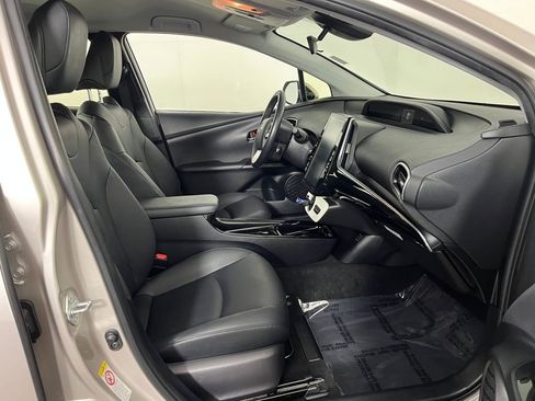 Used 2017 Toyota Prius Prime Premium image 17
