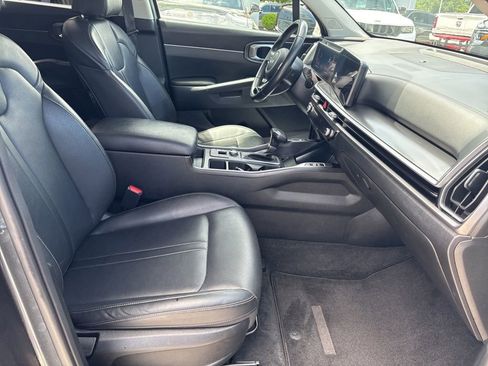 Used 2024 Kia Sorento S FWD image 51