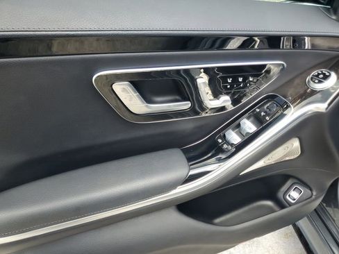 Used 2022 Mercedes-Benz S 500 4MATIC w/ AMG Line Package image 19