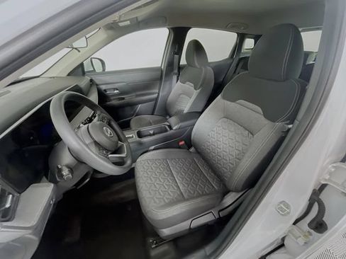 Used 2025 Nissan Kicks SV FWD image 20