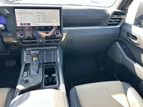 Used 2024 Lexus GX 550 AWD/4WD image 14