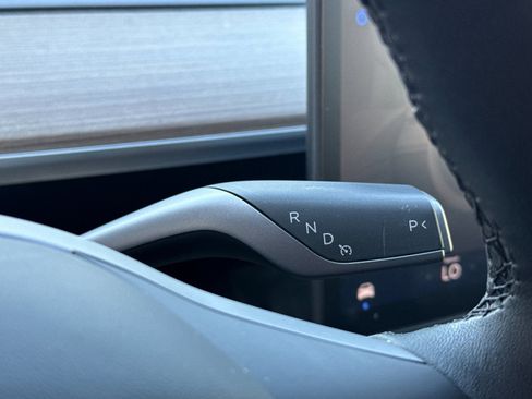 Used 2025 Tesla Model Y Long Range AWD/4WD image 23