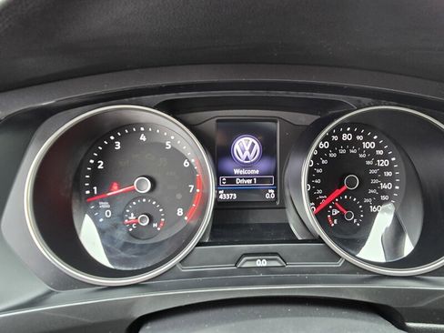 Used 2018 Volkswagen Tiguan S image 16