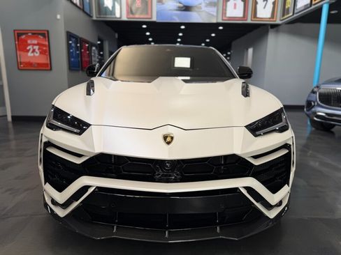 Used 2019 Lamborghini Urus AWD/4WD image 2