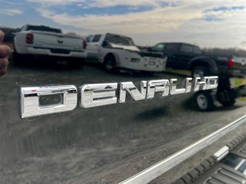 Used 2015 GMC Sierra 2500 Denali w/ Duramax Plus Package image 19