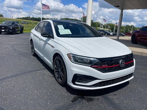 Used 2019 Volkswagen Jetta GLI FWD image 2