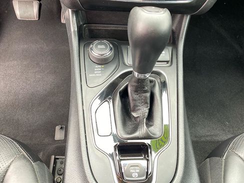 Used 2019 Jeep Cherokee Limited AWD/4WD image 12