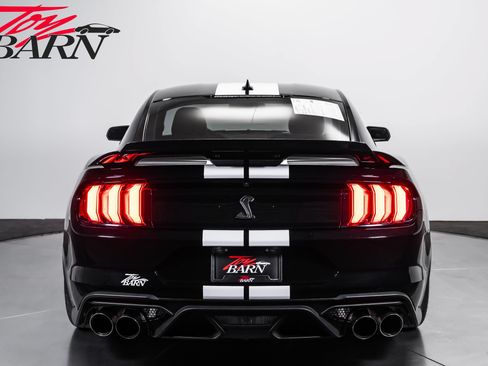 Used 2021 Ford Mustang Shelby GT500 w/ Technology Package RWD image 4