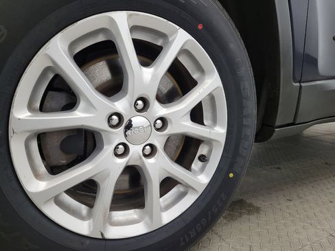 Used 2016 Jeep Cherokee Latitude w/ Comfort/Convenience Group image 31