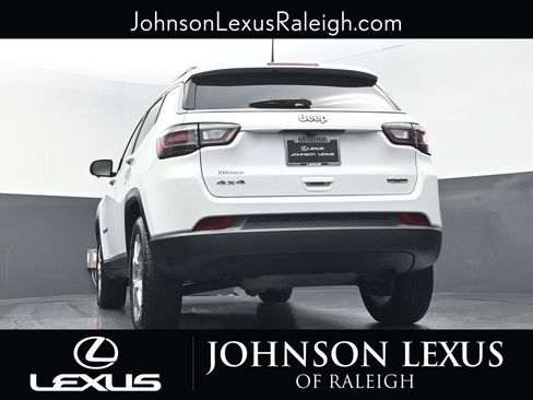Used 2023 Jeep Compass Latitude w/ Sun and Sound Group AWD/4WD image 18