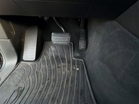 Used 2017 Porsche Cayenne Platinum Edition w/ Premium Package (PJV) image 25