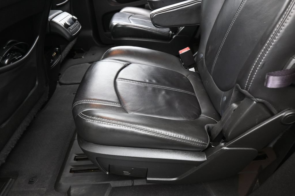 Used 2013 Chevrolet Traverse LT FWD image 32